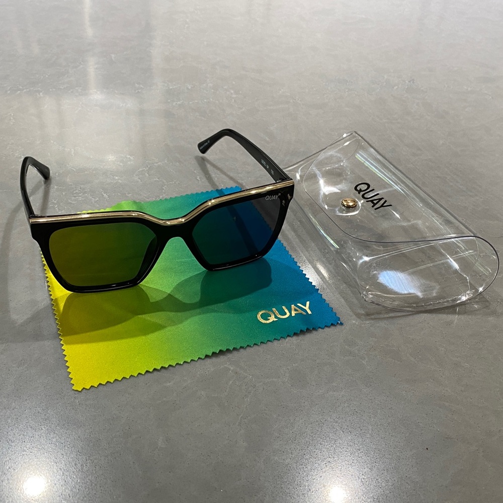 Quay Level Up Black and Gold